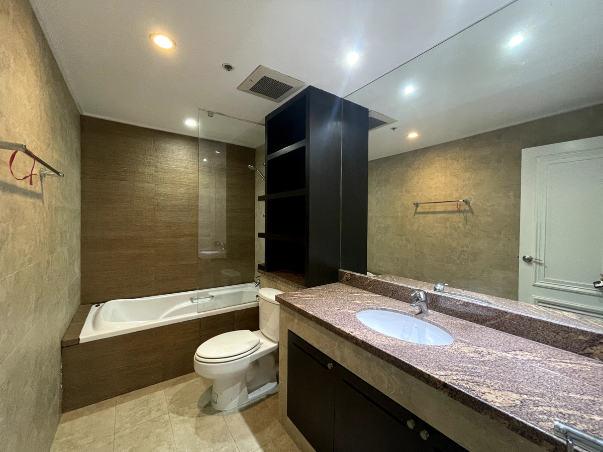 ให้เช่าคอนโดนานา : ให้เช่า คอนโด  Kallista Sukhumvit 11  3 ห้องนอน 315 ตร.ม.  big balcony