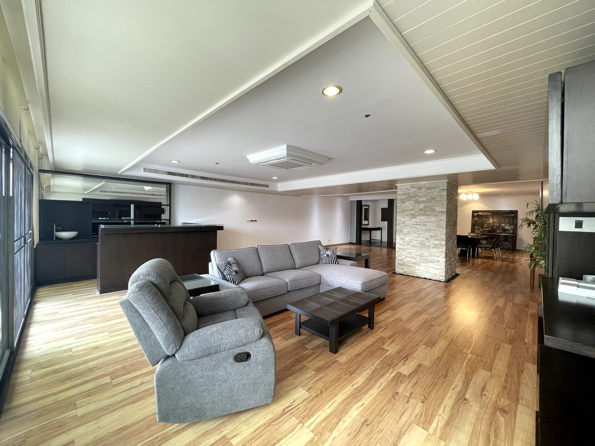 For RentCondoNana, North Nana,Sukhumvit13, Soi Nana : Condo for rent Kallista Sukhumvit 11, 3 bedrooms, 315 sq m, big balcony.