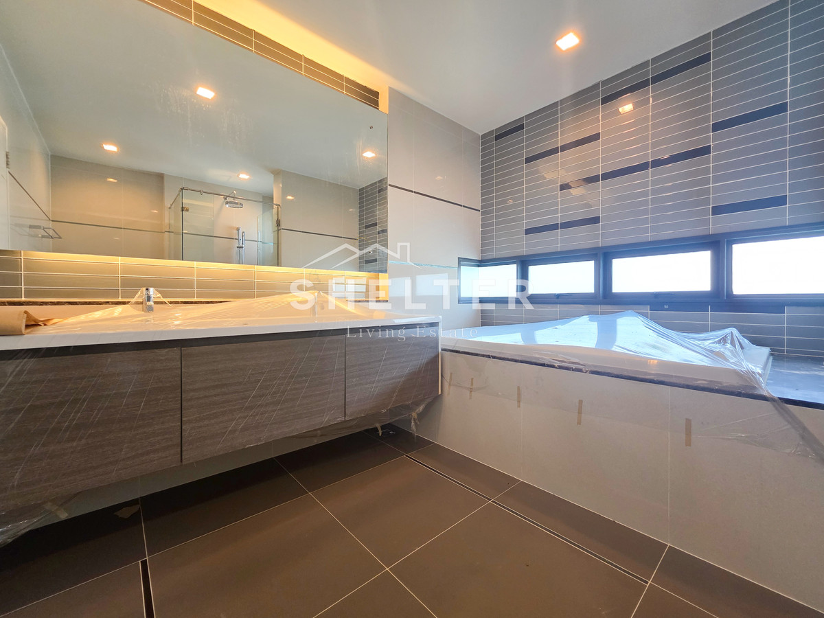 For SaleHousePattanakan, Srinakarin : Single house near the BTS, both yellow and orange. Can connect to both Srinakarin-Pattanakarn-Rama 9 Samitivej Hospital, ABAC University International School🚃