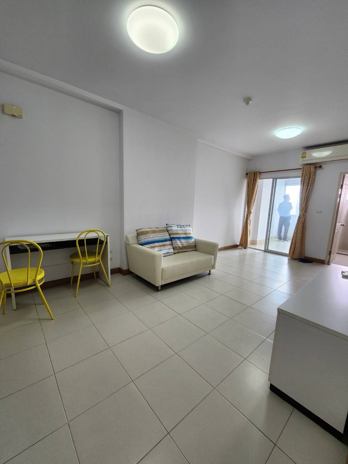 For RentCondoRama9, Petchburi, RCA : About 450 meters from MRT Rama 9, near Central Rama 9, Fortune, Big C, Tesco Lotus, Esplanade Ratchada and Rama 9 School.