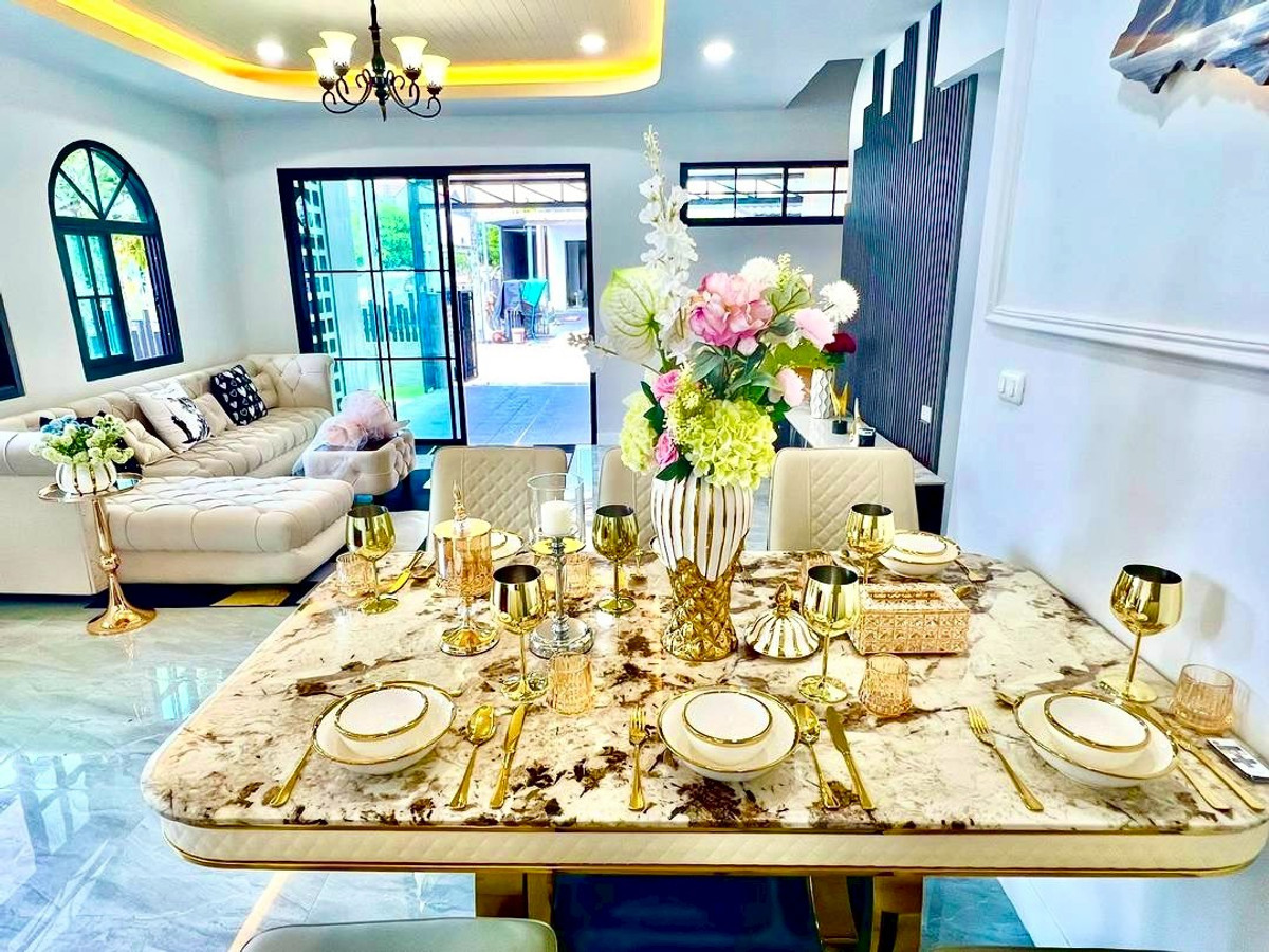 For SaleTownhomePathum Thani,Rangsit, Thammasat : 2-story townhome for sale, The Trust Town Village, Wongwaen - Lam Luk Ka, along Khlong 6, Soi 28, area 27.8 square wah, 3 bedrooms, Bueng Kham Proi Subdistrict, Lam Luk Ka District, Pathum Thani Province.