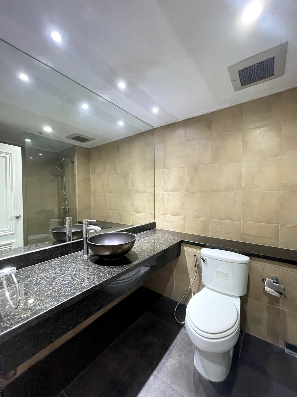 ให้เช่าคอนโดนานา : ให้เช่า คอนโด  Kallista Sukhumvit 11  3 ห้องนอน 315 ตร.ม.  big balcony