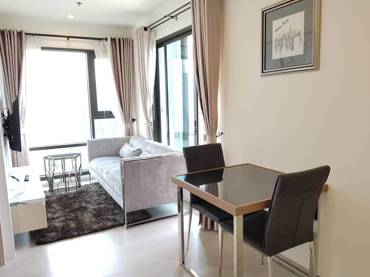 For RentCondoSukhumvit, Asoke, Thonglor : Urgent Rent! The Absolute Best View in the Building! Rhythm Sukhumvit 36-38 - 40 Sq.M.