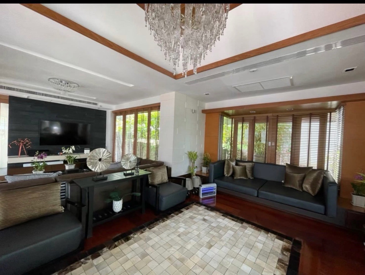 HousePattaya, Bangsaen, Chonburi : Beachfront Pool Villa in Pattaya with Private Beach Access and Sea View