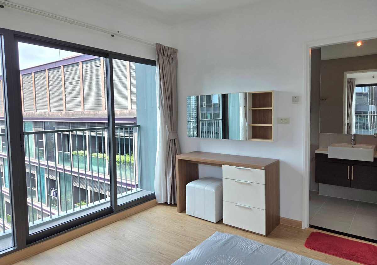 For RentCondoSukhumvit, Asoke, Thonglor : 🌟 Unrivaled Sukhumvit Lifestyle! Rare Corner Unit for Rent at Noble Remix Thong Lo – 3 Views, 3 Balconies!