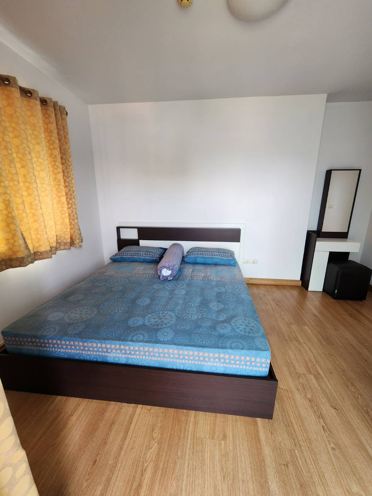 For RentCondoRama9, Petchburi, RCA : About 450 meters from MRT Rama 9, near Central Rama 9, Fortune, Big C, Tesco Lotus, Esplanade Ratchada and Rama 9 School.