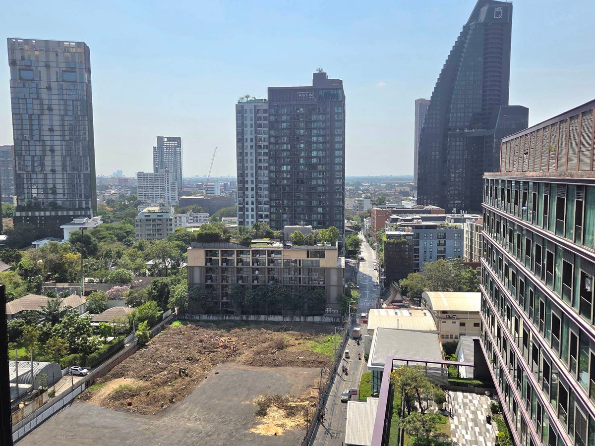 For RentCondoSukhumvit, Asoke, Thonglor : 🌟 Unrivaled Sukhumvit Lifestyle! Rare Corner Unit for Rent at Noble Remix Thong Lo – 3 Views, 3 Balconies!