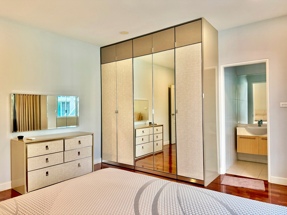 For SaleHousePattanakan, Srinakarin : Luxury Corner House for Sale – Grand Bangkok Boulevard Rama 9–Srinakarin