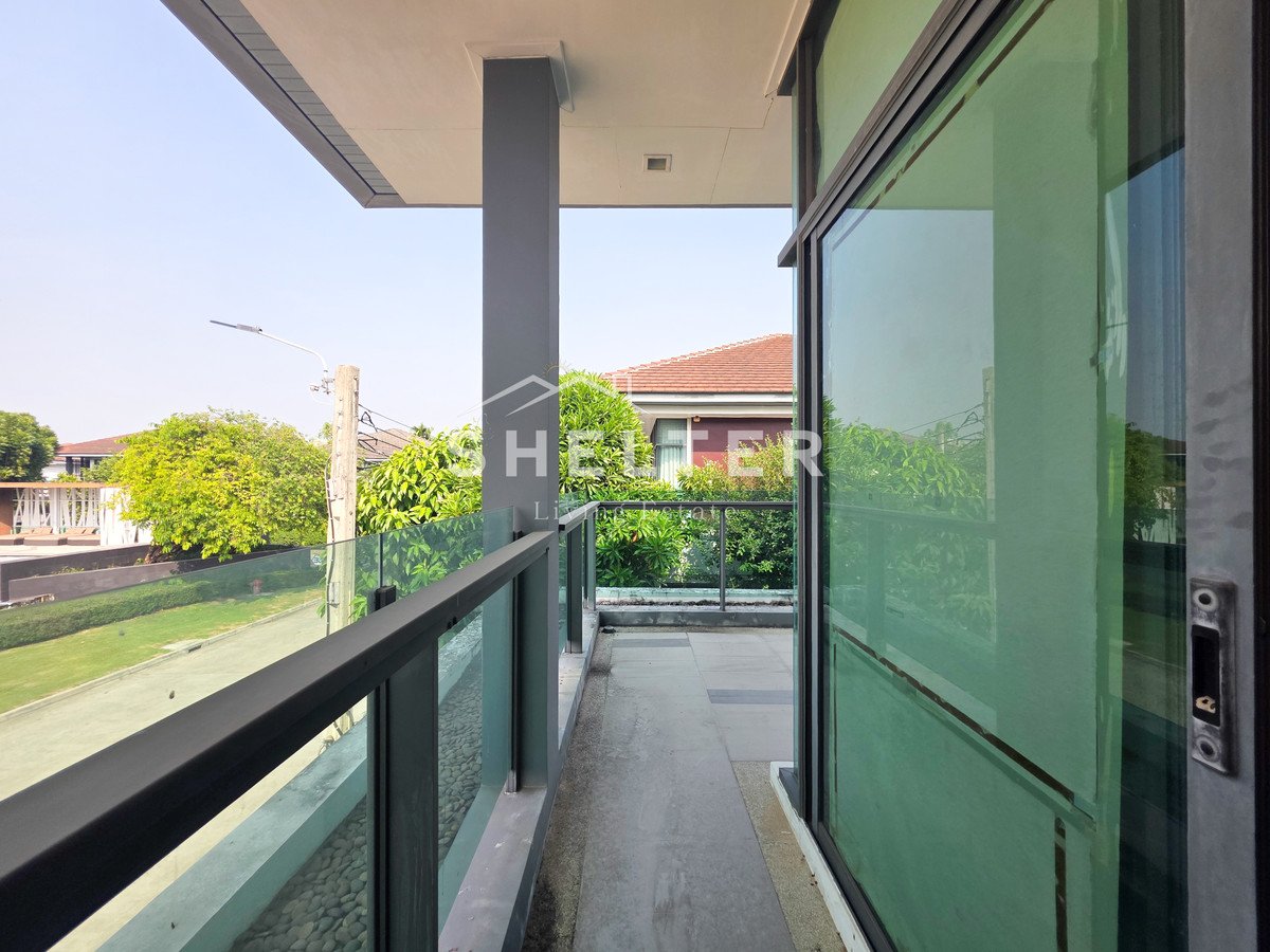 For SaleHousePattanakan, Srinakarin : Single house near the BTS, both yellow and orange. Can connect to both Srinakarin-Pattanakarn-Rama 9 Samitivej Hospital, ABAC University International School🚃