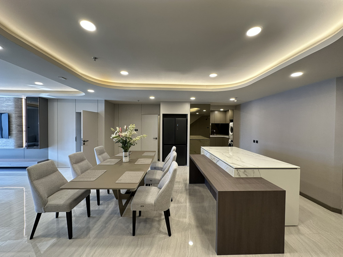 ขายคอนโดนานา : ขาย คอนโด  Crystal Garden  4 ห้องนอน พึ่งทำใหม่ วิวไม่บล็อก ระเบียงกว้าง เป็น Duplex  