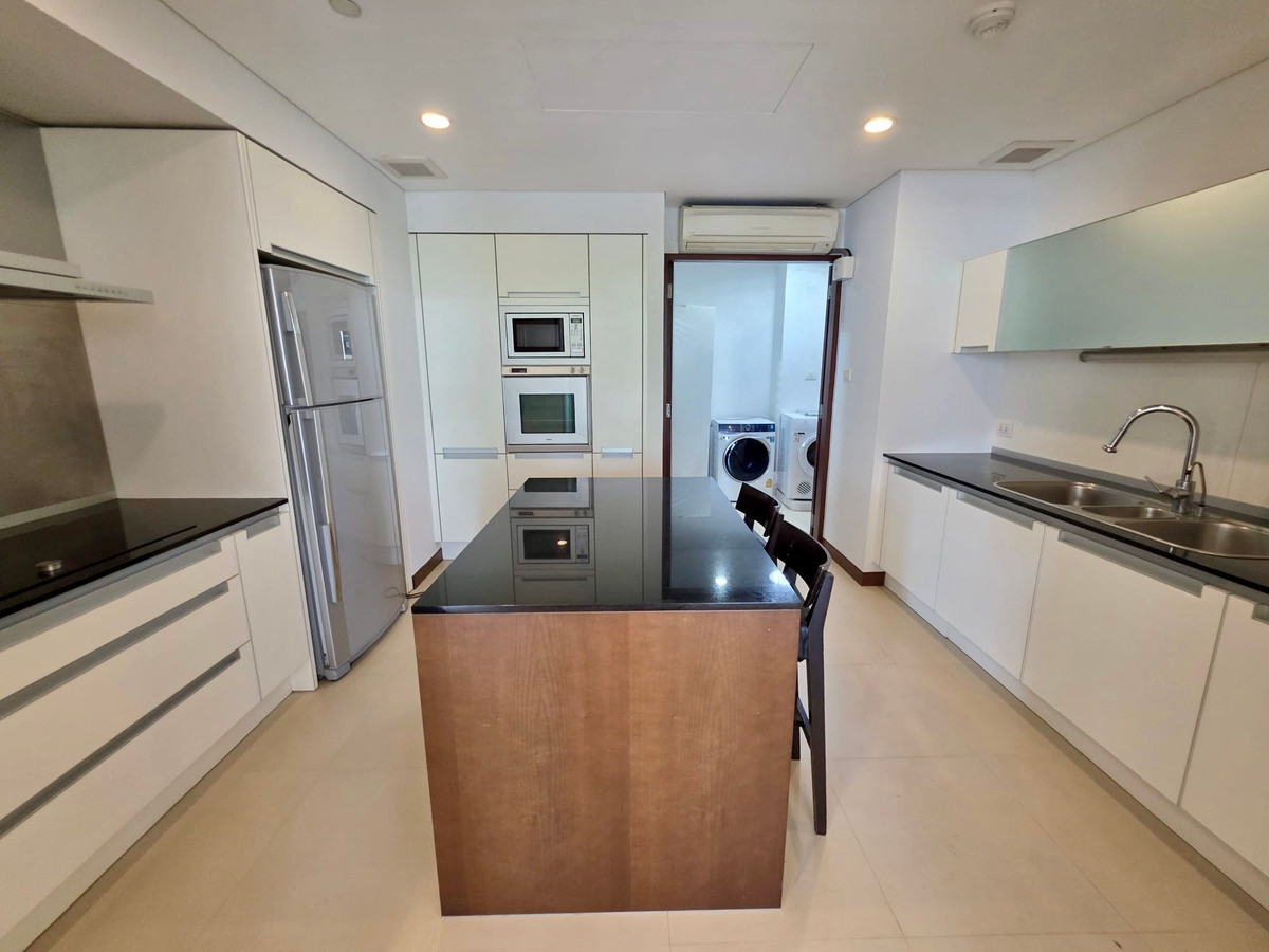 คอนโดวิทยุ ชิดลม หลังสวน : The Park Chidlom E2: 3+1bed 4bath + maid 258 sqm. 70,000,000 Rent: 200,000/mth Am: 0656199198