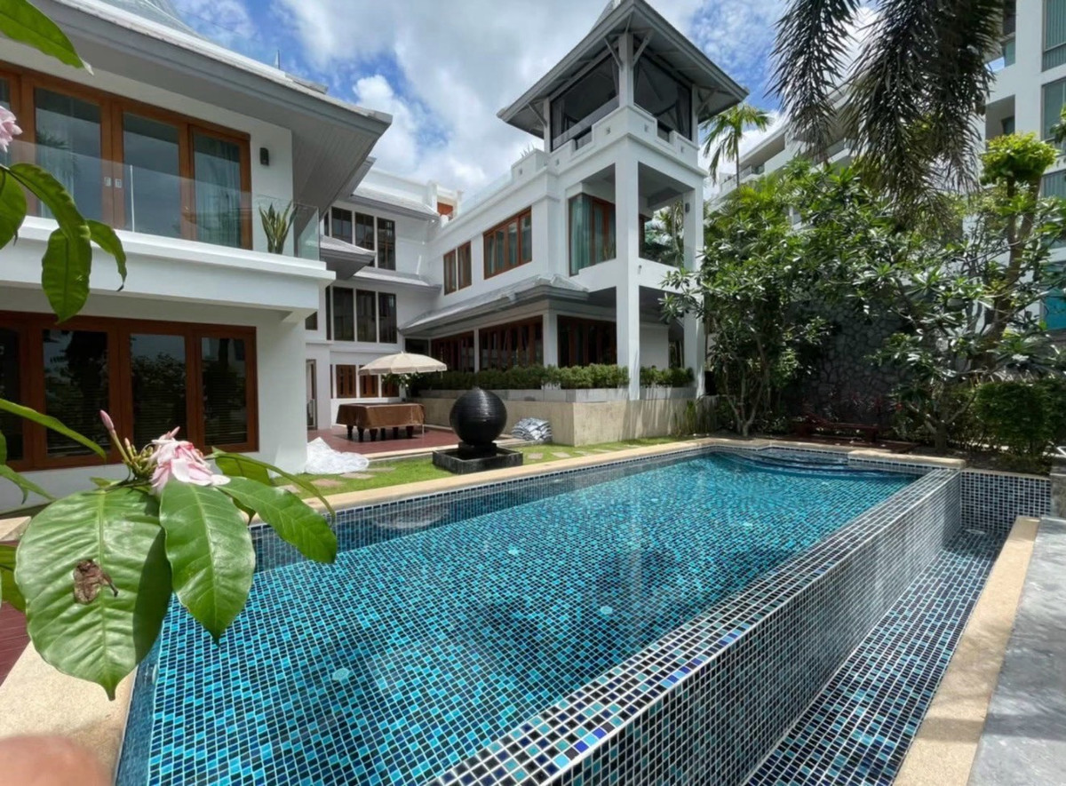 HousePattaya, Bangsaen, Chonburi : Beachfront Pool Villa in Pattaya with Private Beach Access and Sea View