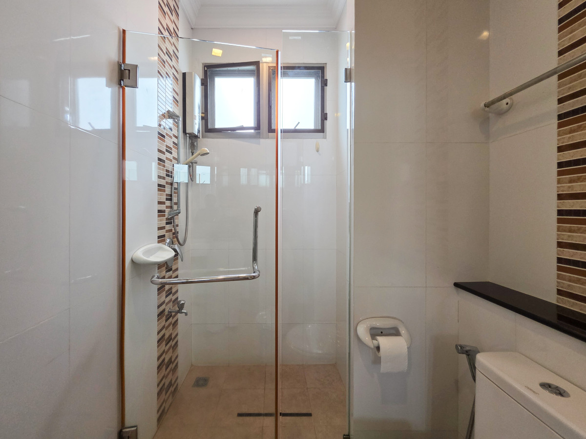 For RentHouseLadkrabang, Suwannaphum Airport : Single house for rent With private swimming pool Located near Rama 9 Expressway only 5 minutes, Suvarnabhumi Airport 15 minutes ✈️