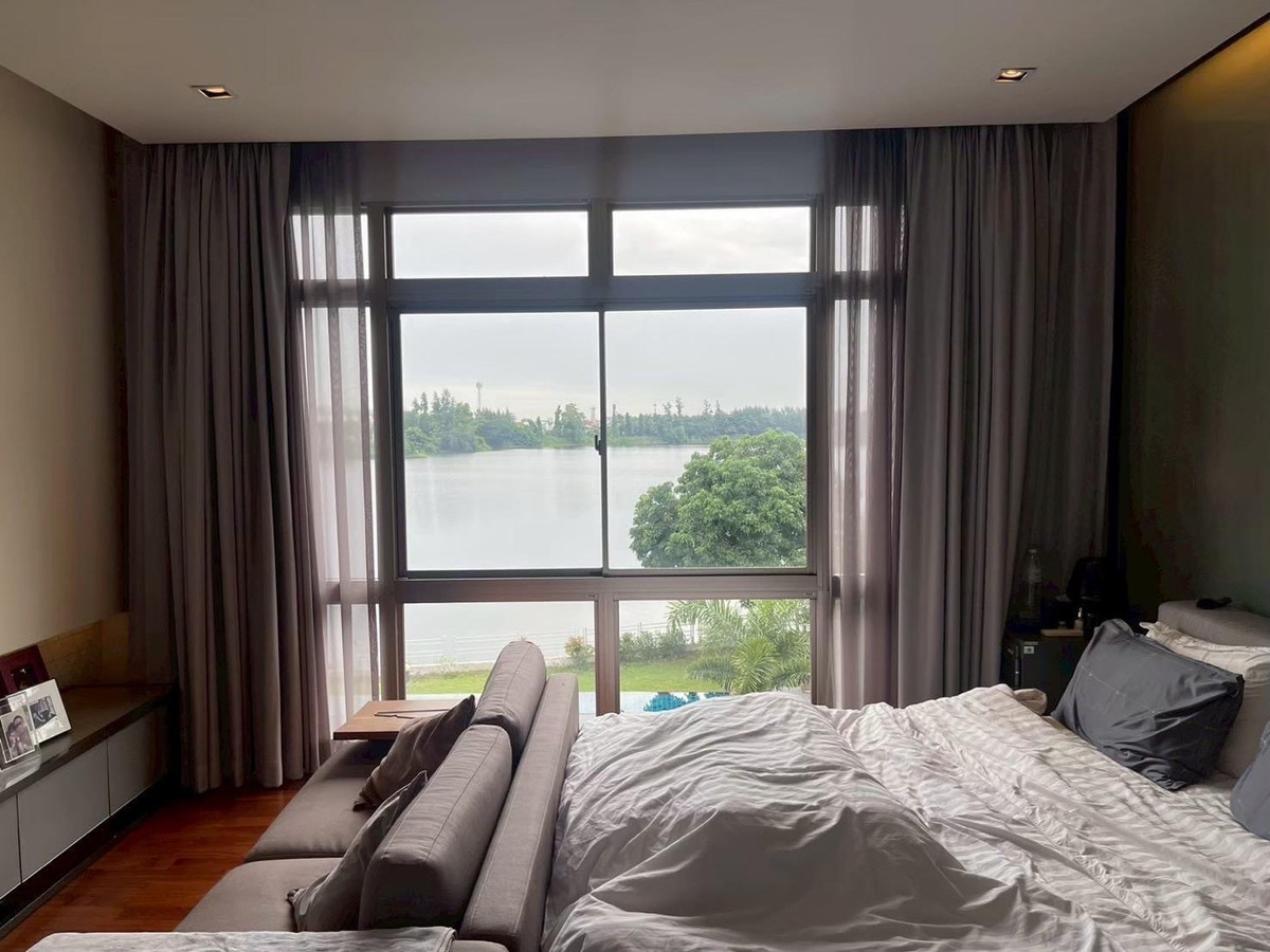 ขายบ้านปทุมธานี รังสิต ธรรมศาสตร์ : บ้านหรูริมทะเลสาบ รังสิต ปทุมธานี  พร้อมสระว่ายน้ำส่วนตัว ที่ดินขนาดใหญ่ 297.6 ตร.ว บรรยากาศรีสอร์ต เป็นส่วนตัวสูง