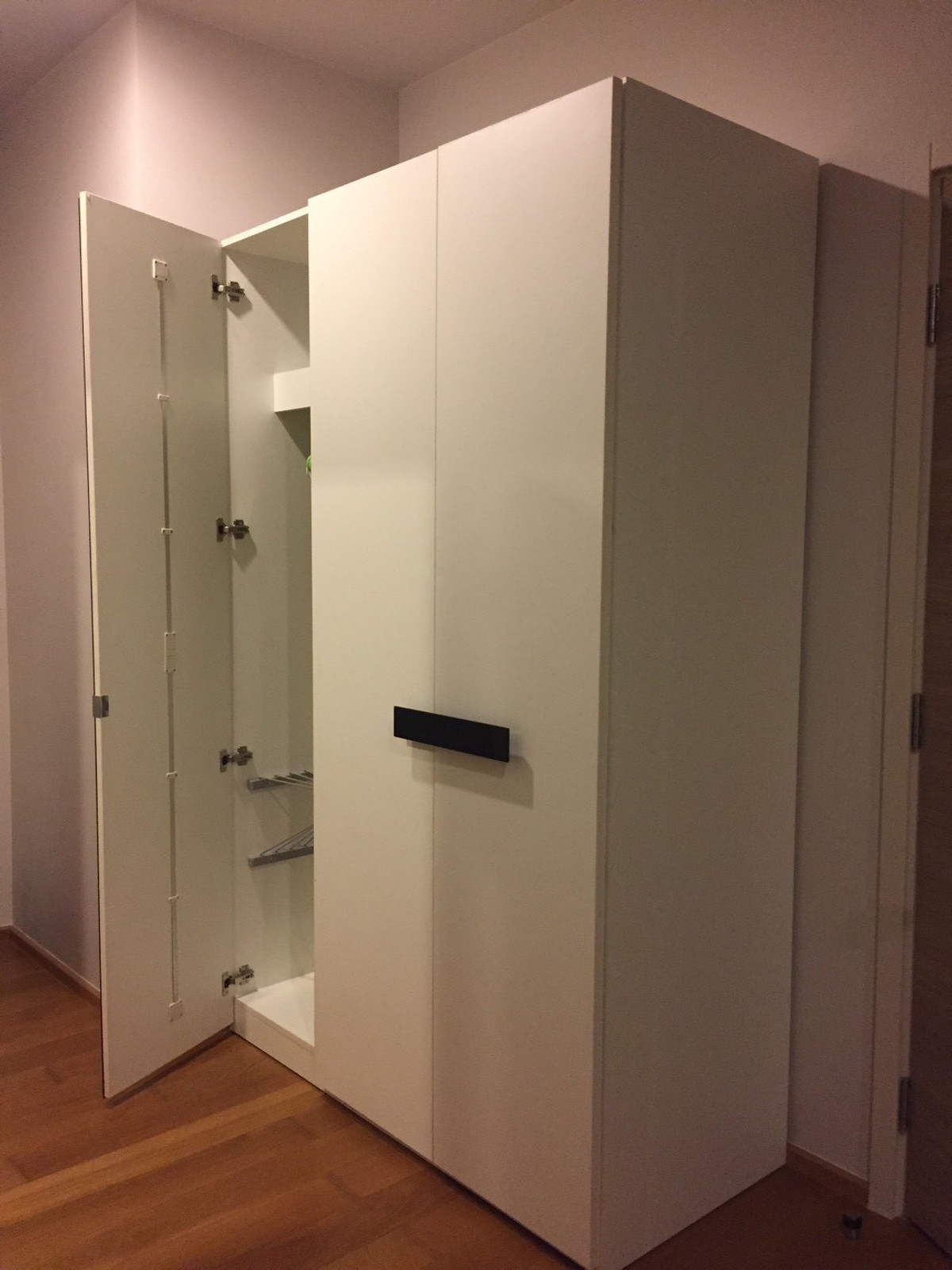 For RentCondoWongwianyai, Charoennakor : (For rent) Condo Hive Taksin I 1-BR, High floor, GOOD PRICE!  Fully furnished + electrical appliances ㅡ Near 🚆BTS Wongwian Yai