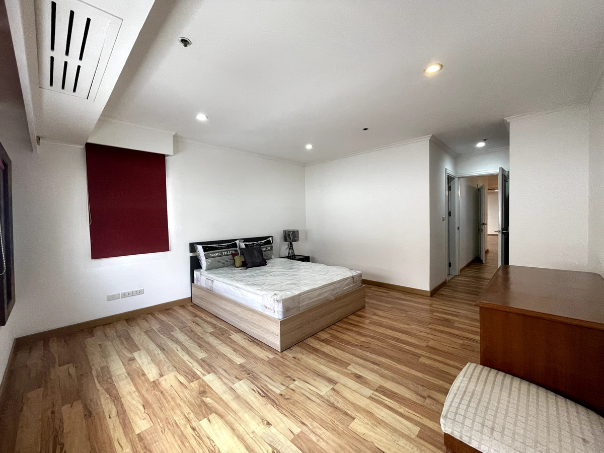 ให้เช่าคอนโดนานา : ให้เช่า คอนโด  Kallista Sukhumvit 11  3 ห้องนอน 315 ตร.ม.  big balcony