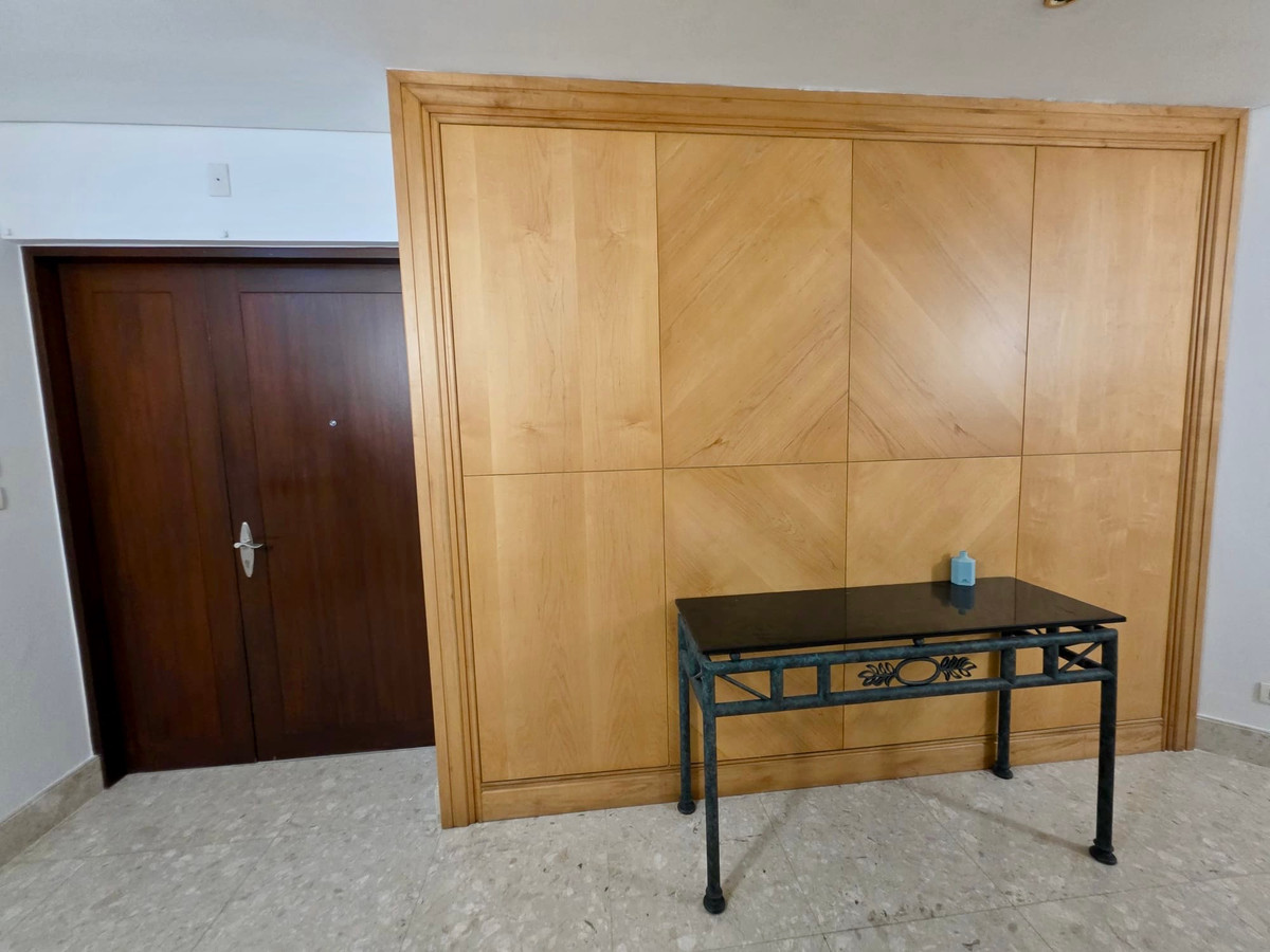 คอนโดวิทยุ ชิดลม หลังสวน : The Park Chidlom E2: 3+1bed 4bath + maid 258 sqm. 70,000,000 Rent: 200,000/mth Am: 0656199198