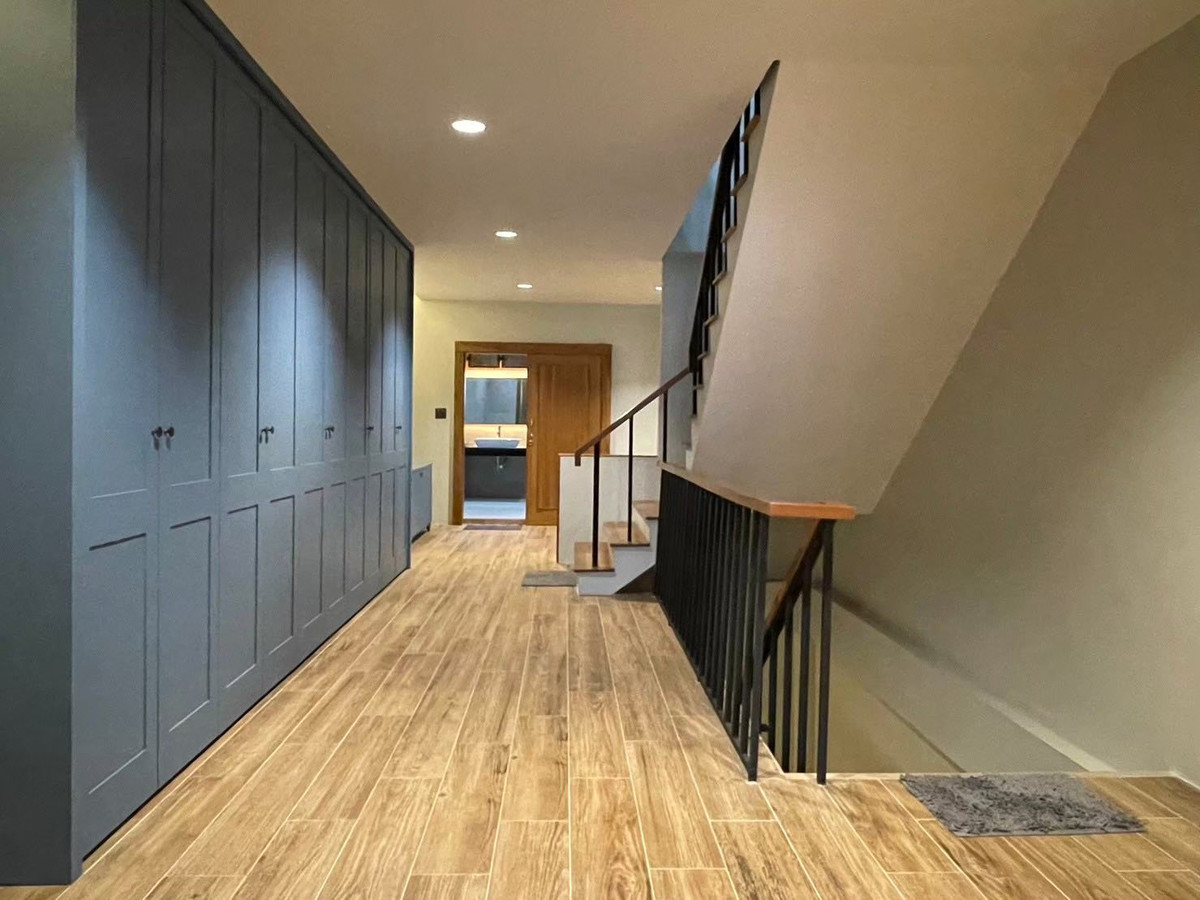 For RentShop HouseSathorn, Narathiwat : 4-story commercial building, beautifully decorated, modern style. Fully furnished, complete air conditioning, built-in kitchen. The bathroom is very spacious. Chong Nonsi area‼️