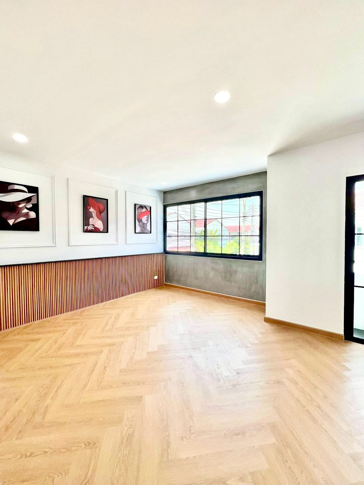 For SaleTownhomePathum Thani,Rangsit, Thammasat : 2-story townhome for sale, The Trust Town Village, Wongwaen - Lam Luk Ka, along Khlong 6, Soi 28, area 27.8 square wah, 3 bedrooms, Bueng Kham Proi Subdistrict, Lam Luk Ka District, Pathum Thani Province.