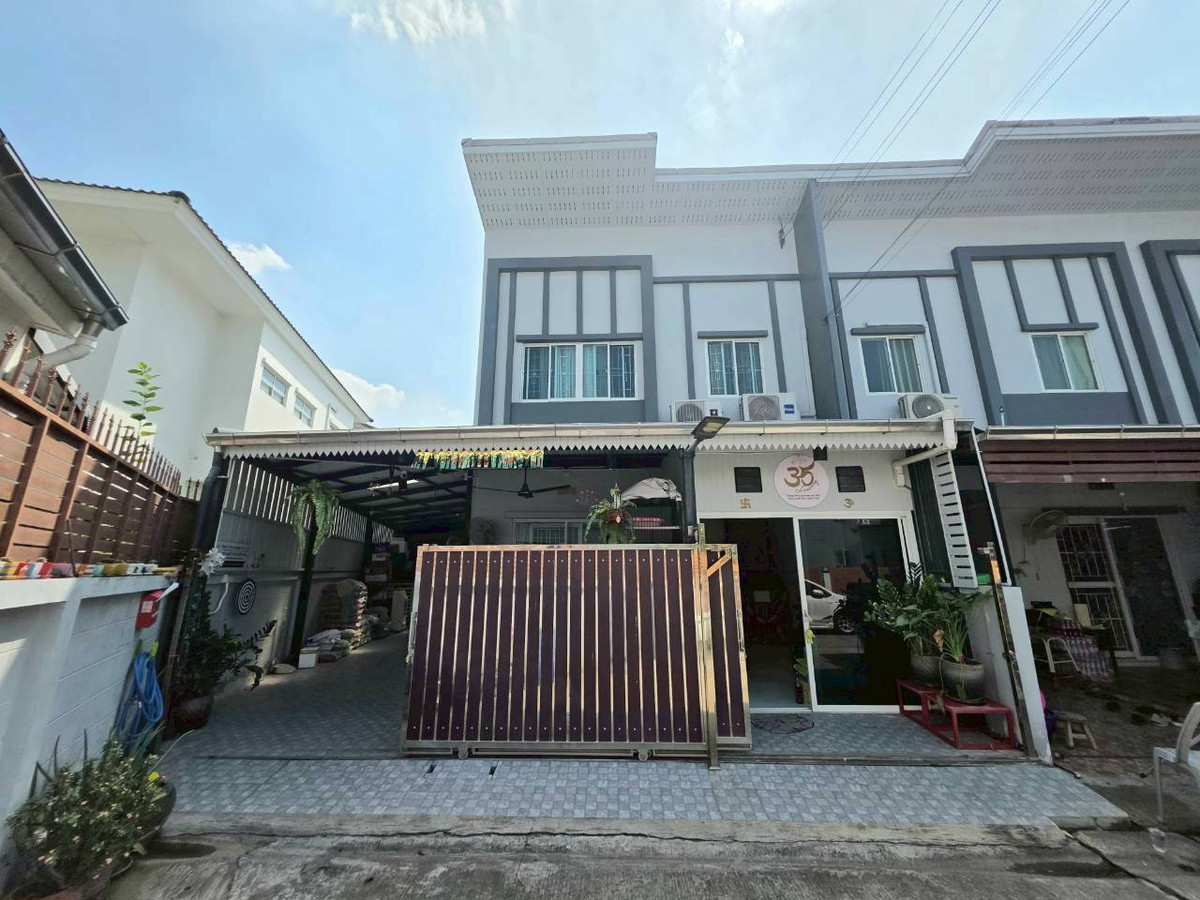 For SaleTownhomeMin Buri, Romklao : Townhome for sale, 2 floors, 29.4 sq m, fully renovated, ready to move in, Lanceo Nov Ramintra-Khubon 38, near the expressway and the Pink Skytrain.