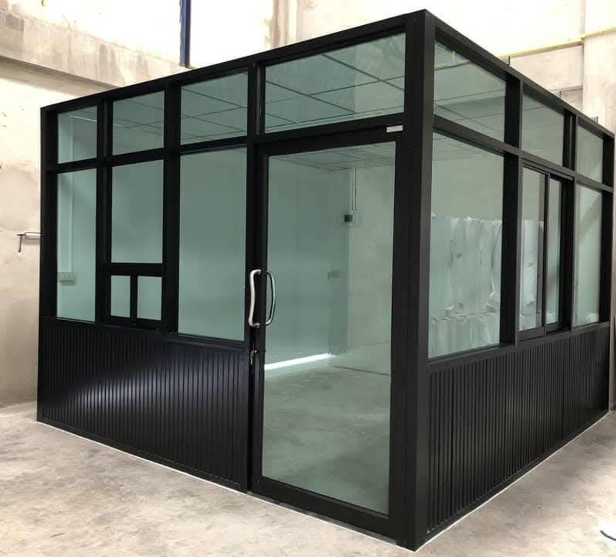 For RentWarehousePhutthamonthon, Salaya : Warehouse for rent, usable area 384 sq m. with empty space around 800 sq m. Location: Krathum Lom, Phutthamonthon Sai 4 Road, Sam Phran, Nakhon Pathom.