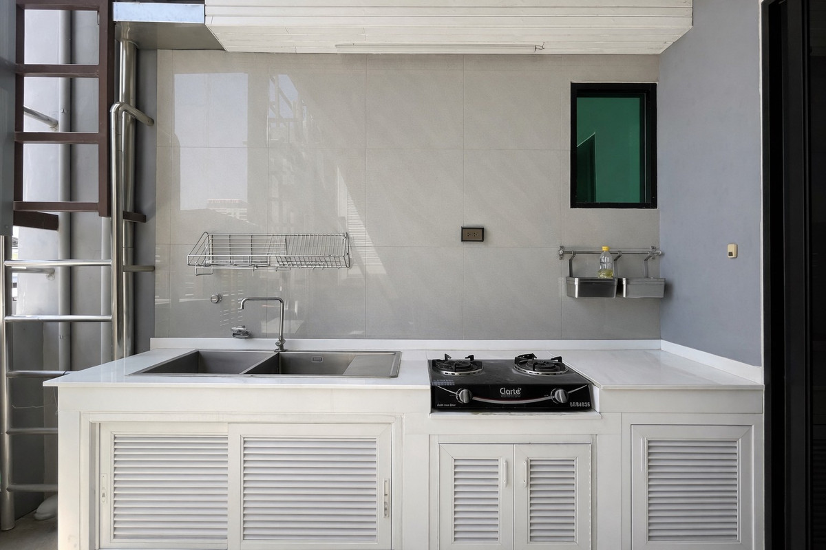 ให้เช่าคอนโดเยาวราช บางลำพู : ให้เช่า ห้อง Penthouse ใหญ่ 207 ตร.ม. ชั้น 8 (เพนท์เฮาส์) @ ย่านป้อมปราบศัตรูพ่าย สวนมะลิเซ็นเตอร์ (ใกล้ถนนวรจักร / เยาวราช / สำเพ็ง)