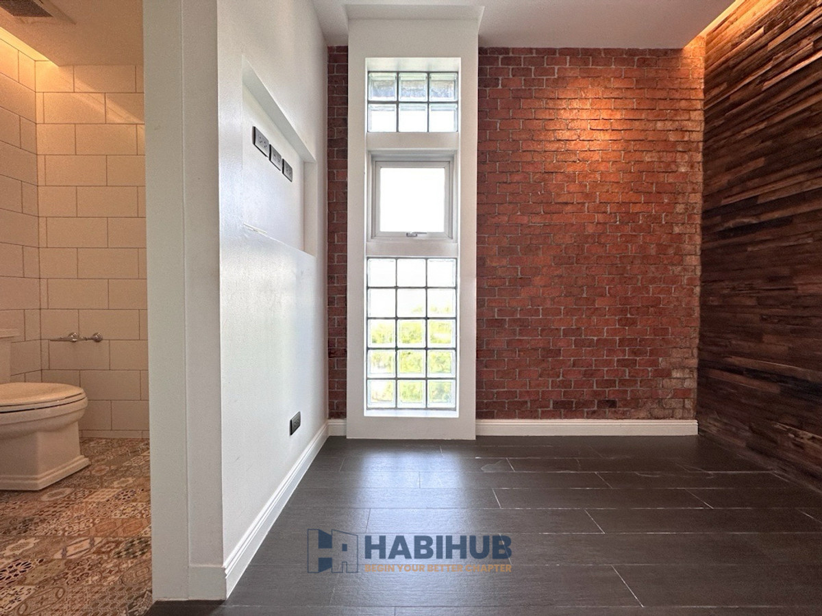 For SaleCondoOnnut, Udomsuk : 🏠✨ Penthouse Condominium 3 | 4 Bedroom Duplex Condo for Sale (HBH-HL-23)