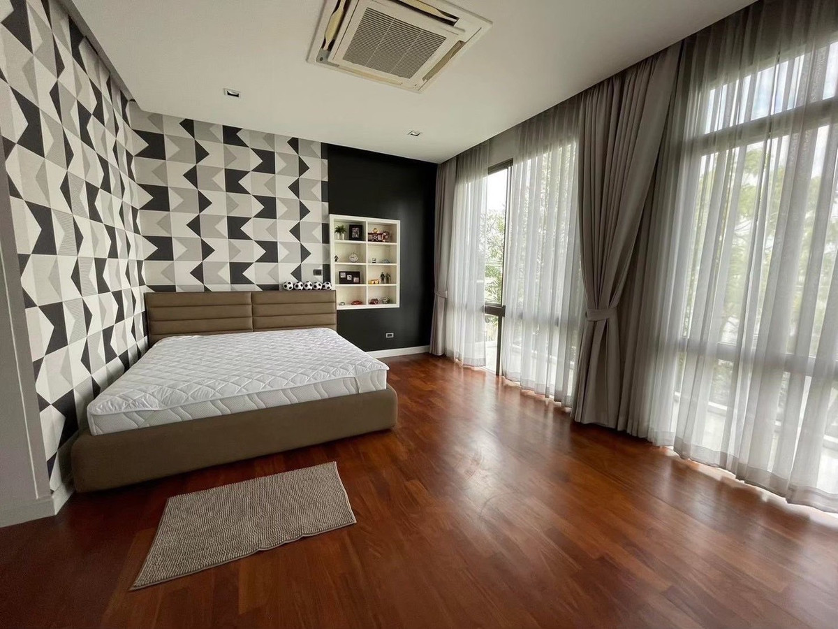 ขายบ้านปทุมธานี รังสิต ธรรมศาสตร์ : บ้านหรูริมทะเลสาบ รังสิต ปทุมธานี  พร้อมสระว่ายน้ำส่วนตัว ที่ดินขนาดใหญ่ 297.6 ตร.ว บรรยากาศรีสอร์ต เป็นส่วนตัวสูง