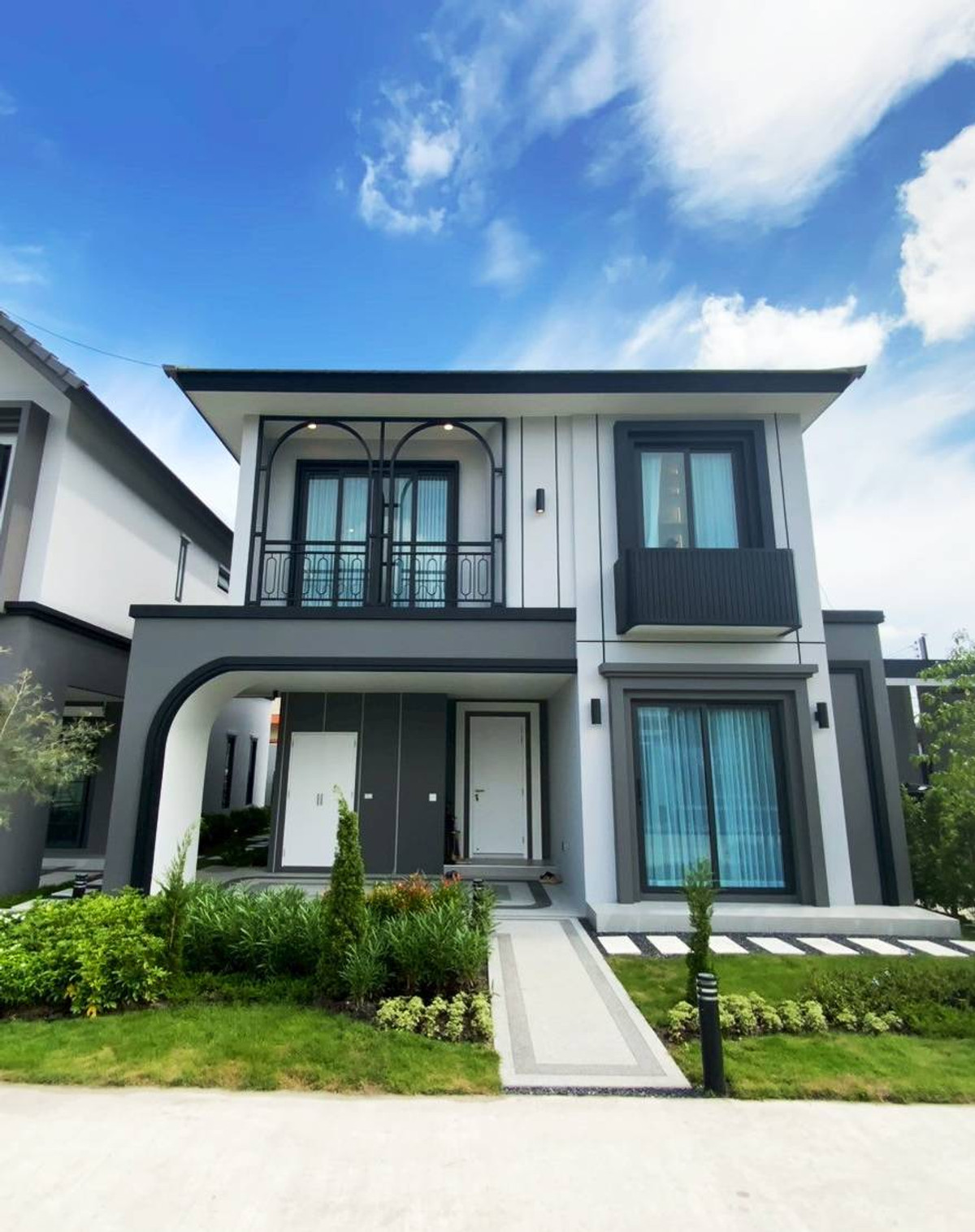 For SaleHouseSamut Prakan,Samrong : The best value in this area!! Single house, Ashira Project Prime location in the heart of Bangna-Sanphawut, near BTS Bearing, 5 minutes.