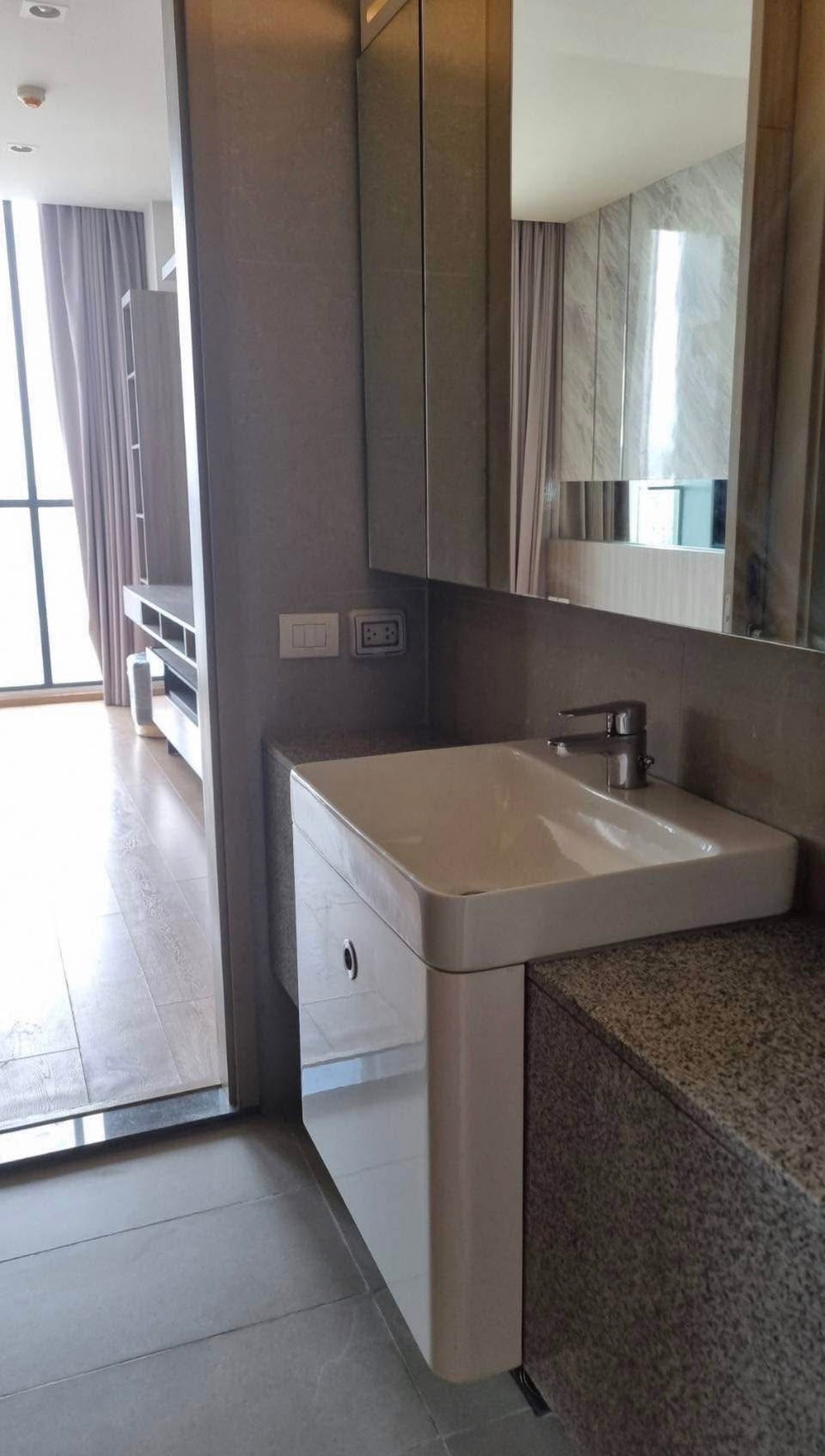 ให้เช่าคอนโดวิทยุ ชิดลม หลังสวน : 🔥Noble Ploenchit  ใจกลางเมือง 🔥2 ห้องนอน 1 ห้องน้ำ  70 Sqm🔥 สนใจติดต่อพัตเตอร์ 0928895628 Line:plustor_ss🔥