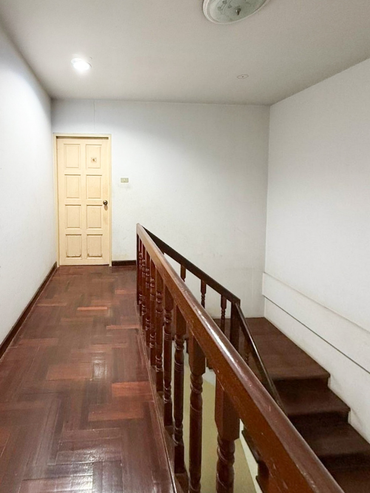 ขายทาวน์โฮมรามคำแหง หัวหมาก : ทาวน์โฮม 3 ชั้น ซอยรามคำแหง 8/2  สถานีรถไฟฟ้าสายสีส้มหน้าปากซอย  พร้อมการเดินทางที่เชื่อมต่อเส้นพระราม 9 - รามคำแหง - เอกมัย ทองหล่อ