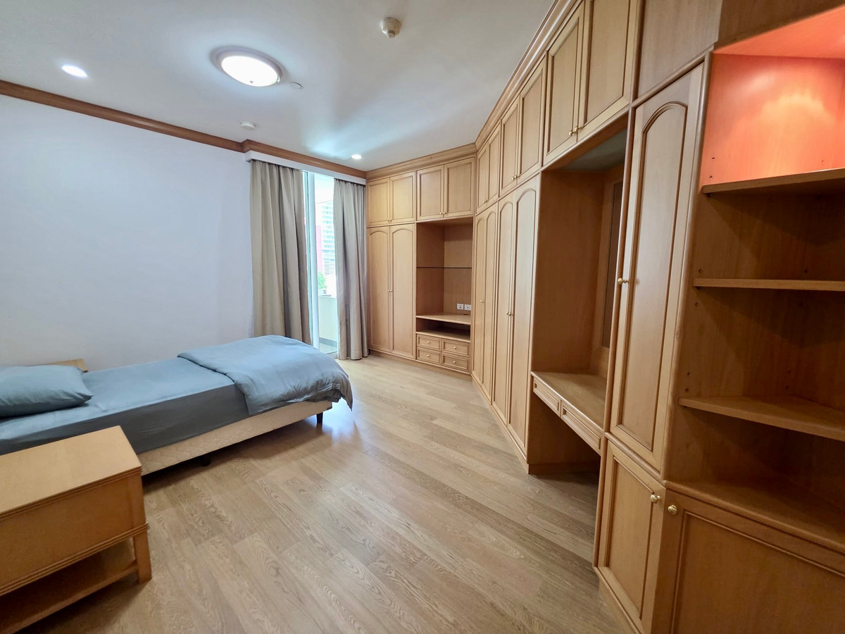 คอนโดวิทยุ ชิดลม หลังสวน : The Park Chidlom E2: 3+1bed 4bath + maid 258 sqm. 70,000,000 Rent: 200,000/mth Am: 0656199198