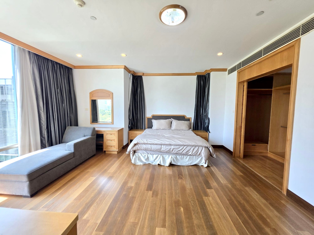 คอนโดวิทยุ ชิดลม หลังสวน : The Park Chidlom E2: 3+1bed 4bath + maid 258 sqm. 70,000,000 Rent: 200,000/mth Am: 0656199198