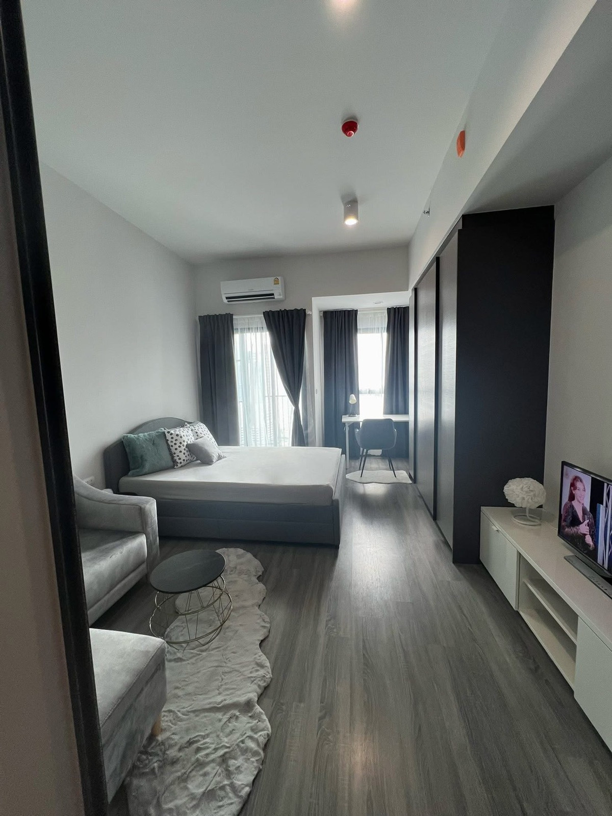 ให้เช่าคอนโดสยาม จุฬา สามย่าน : ให้เช่า Ideo Chula-Samyan ห้องสวย ราคาดีมาก ชั้นสูง วิวเมือง ตกแต่งเฟอร์ครบ 