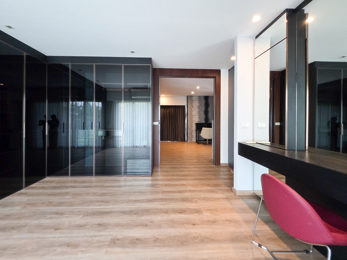 For RentHouseLadkrabang, Suwannaphum Airport : Single house for rent With private swimming pool Located near Rama 9 Expressway only 5 minutes, Suvarnabhumi Airport 15 minutes ✈️