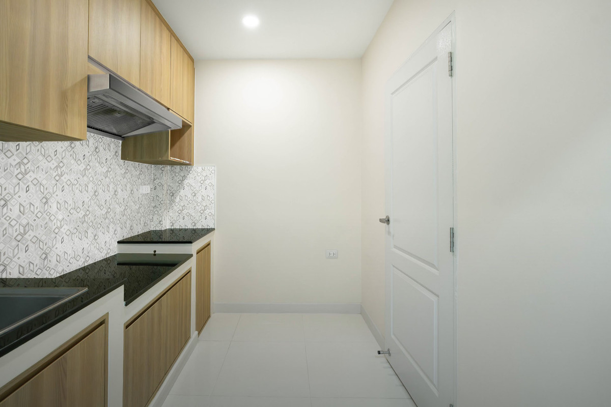 For SaleHouseBang kae, Phetkasem : Brand new house, prime location on Kanlapaphruek Road. Free furniture! Best price in the project.