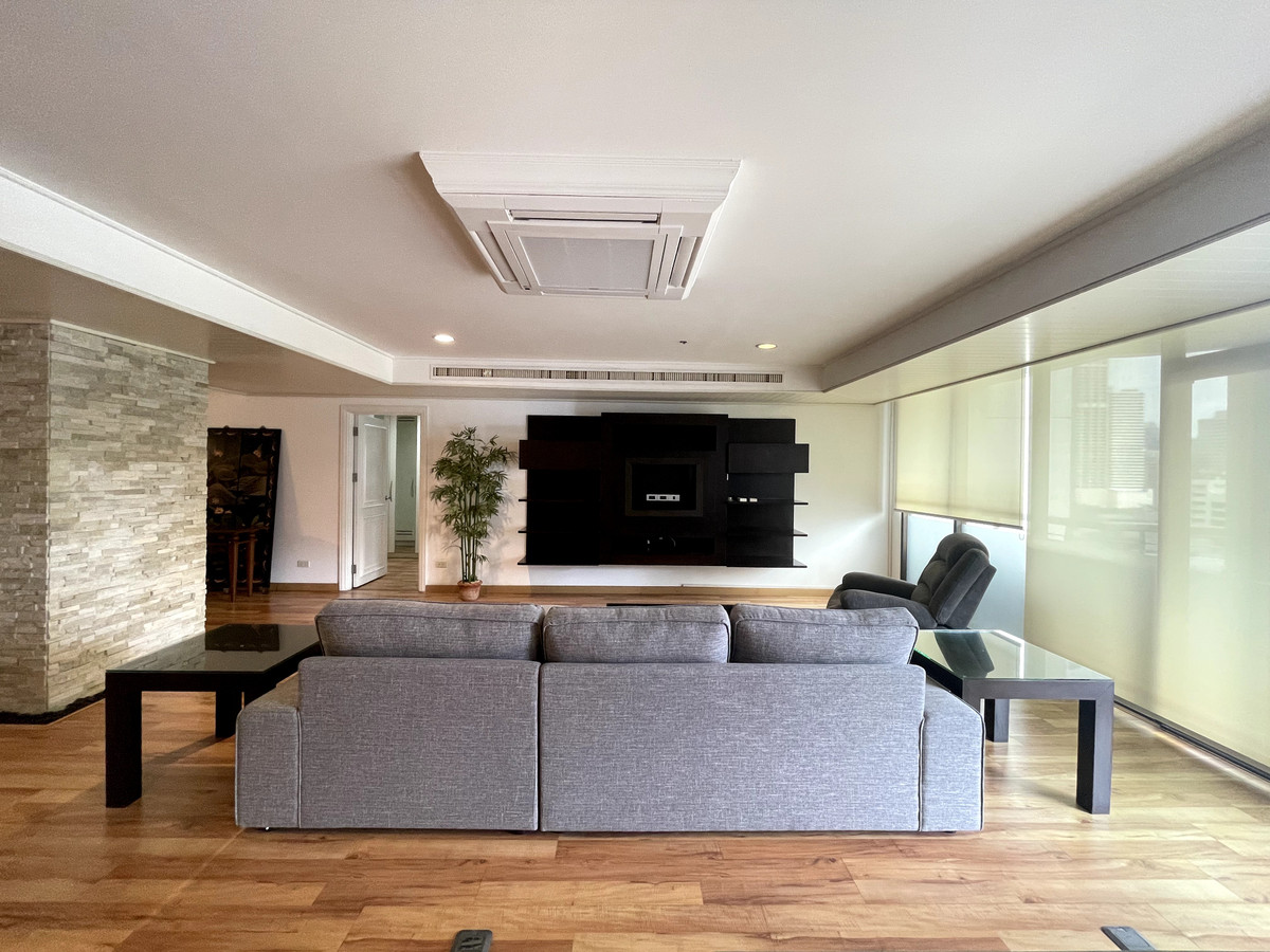 ให้เช่าคอนโดนานา : ให้เช่า คอนโด  Kallista Sukhumvit 11  3 ห้องนอน 315 ตร.ม.  big balcony