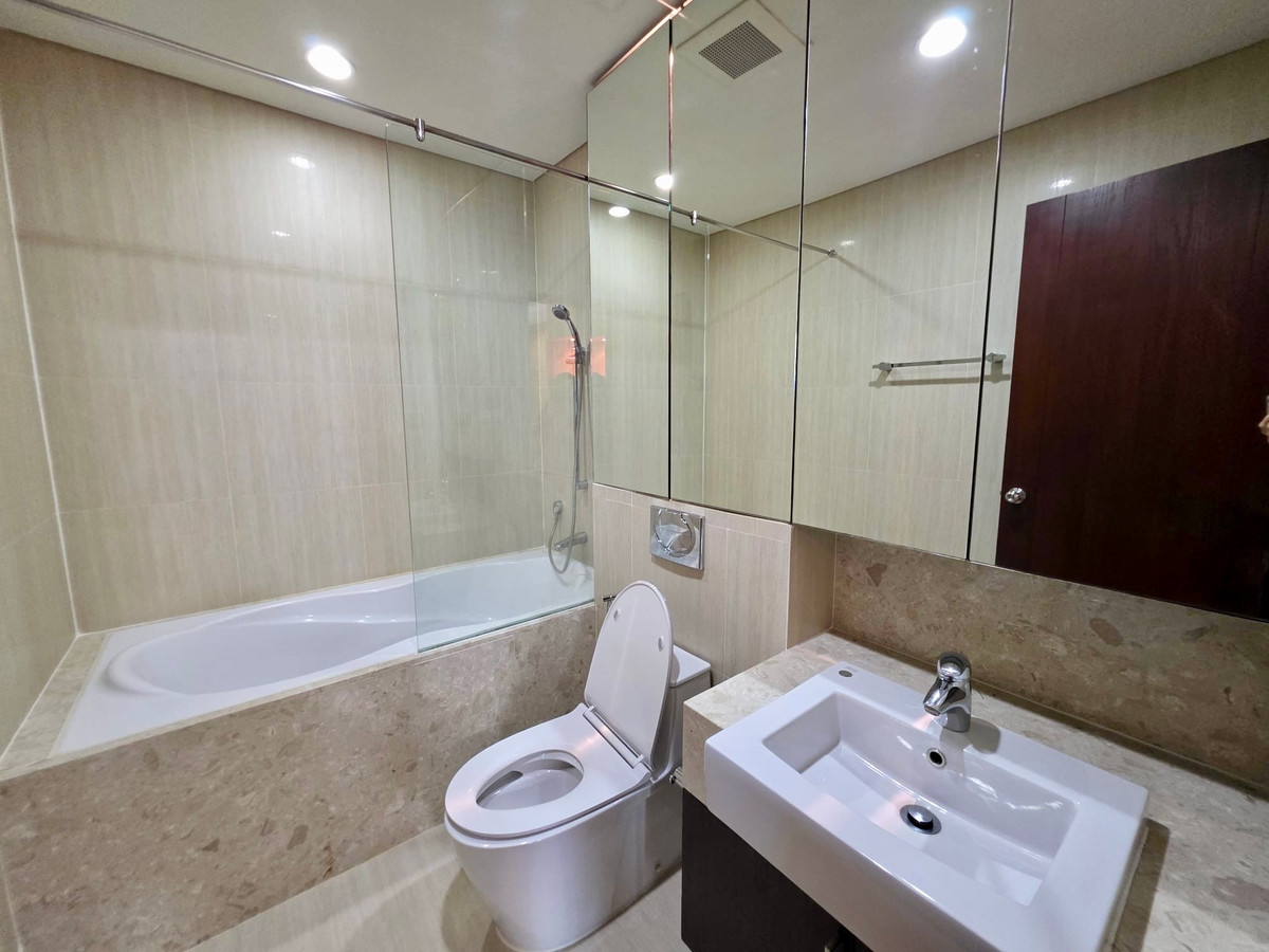 คอนโดวิทยุ ชิดลม หลังสวน : The Park Chidlom E2: 3+1bed 4bath + maid 258 sqm. 70,000,000 Rent: 200,000/mth Am: 0656199198