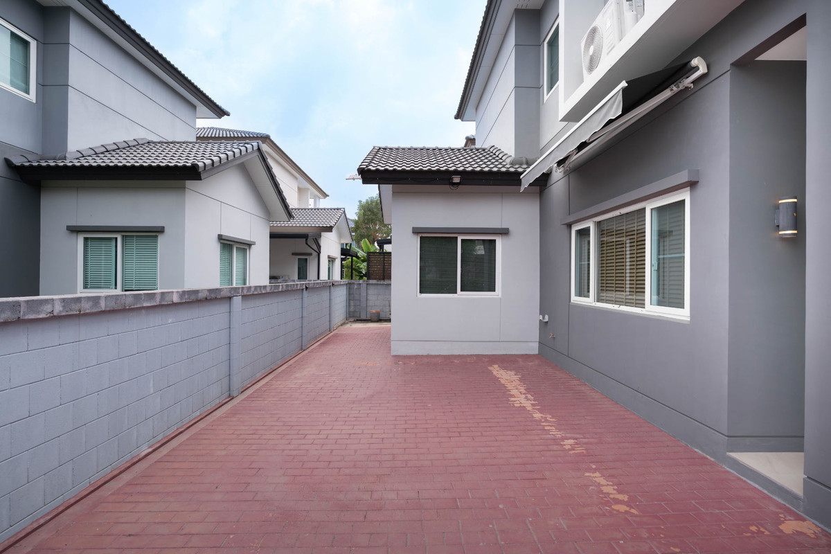 For SaleHouseBang kae, Phetkasem : Brand new house, prime location on Kanlapaphruek Road. Free furniture! Best price in the project.