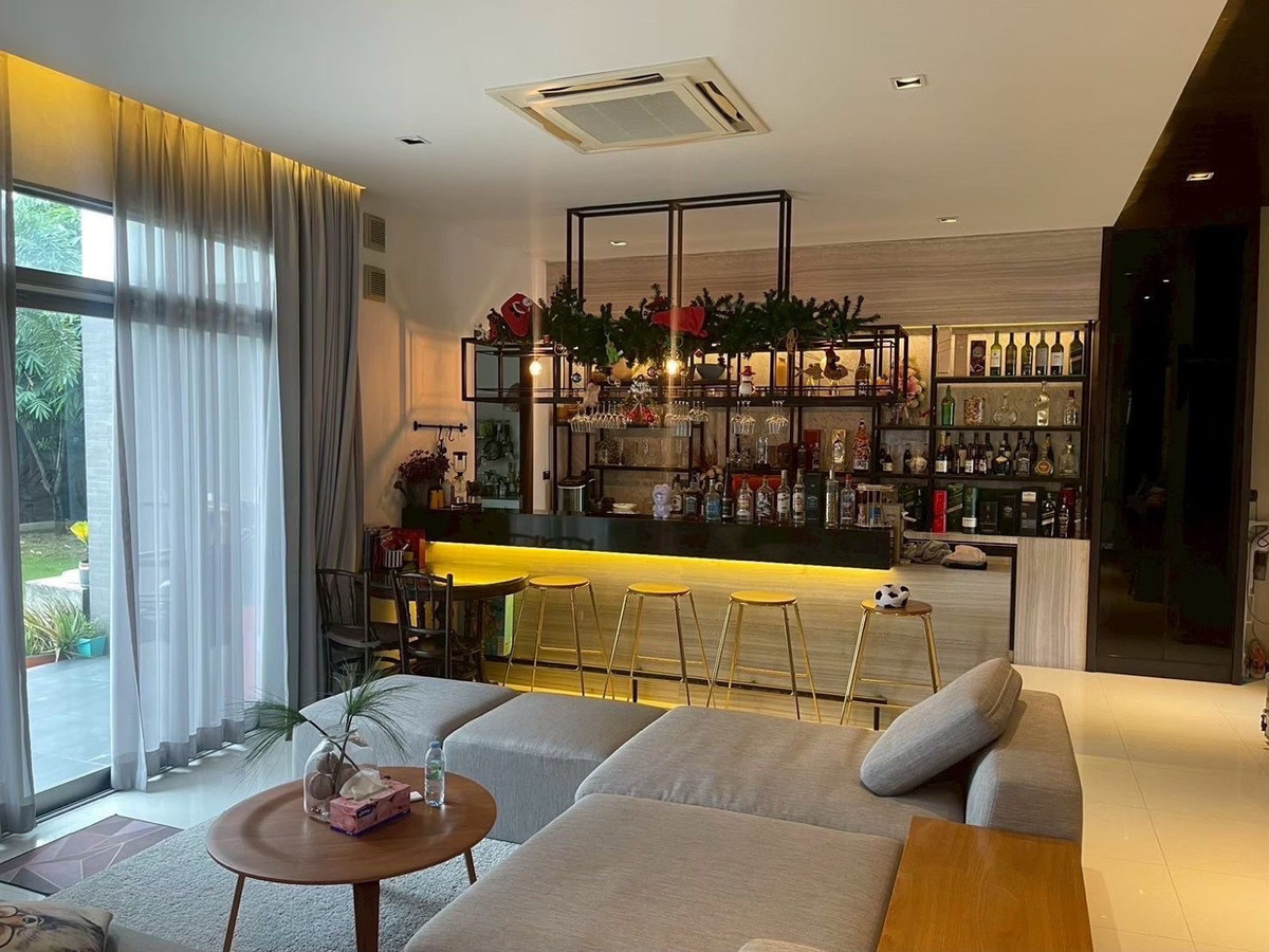 ขายบ้านปทุมธานี รังสิต ธรรมศาสตร์ : บ้านหรูริมทะเลสาบ รังสิต ปทุมธานี  พร้อมสระว่ายน้ำส่วนตัว ที่ดินขนาดใหญ่ 297.6 ตร.ว บรรยากาศรีสอร์ต เป็นส่วนตัวสูง