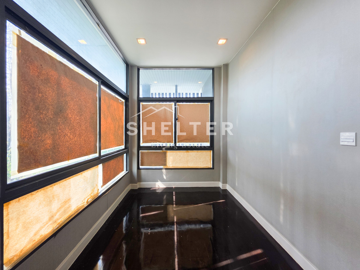 For SaleHousePattanakan, Srinakarin : Single house near the BTS, both yellow and orange. Can connect to both Srinakarin-Pattanakarn-Rama 9 Samitivej Hospital, ABAC University International School🚃