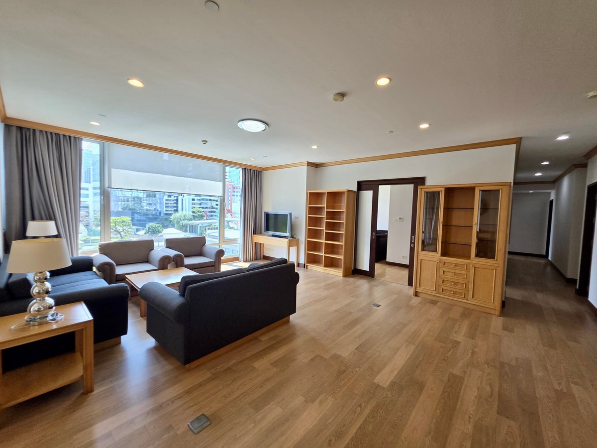 คอนโดวิทยุ ชิดลม หลังสวน : The Park Chidlom E2: 3+1bed 4bath + maid 258 sqm. 70,000,000 Rent: 200,000/mth Am: 0656199198