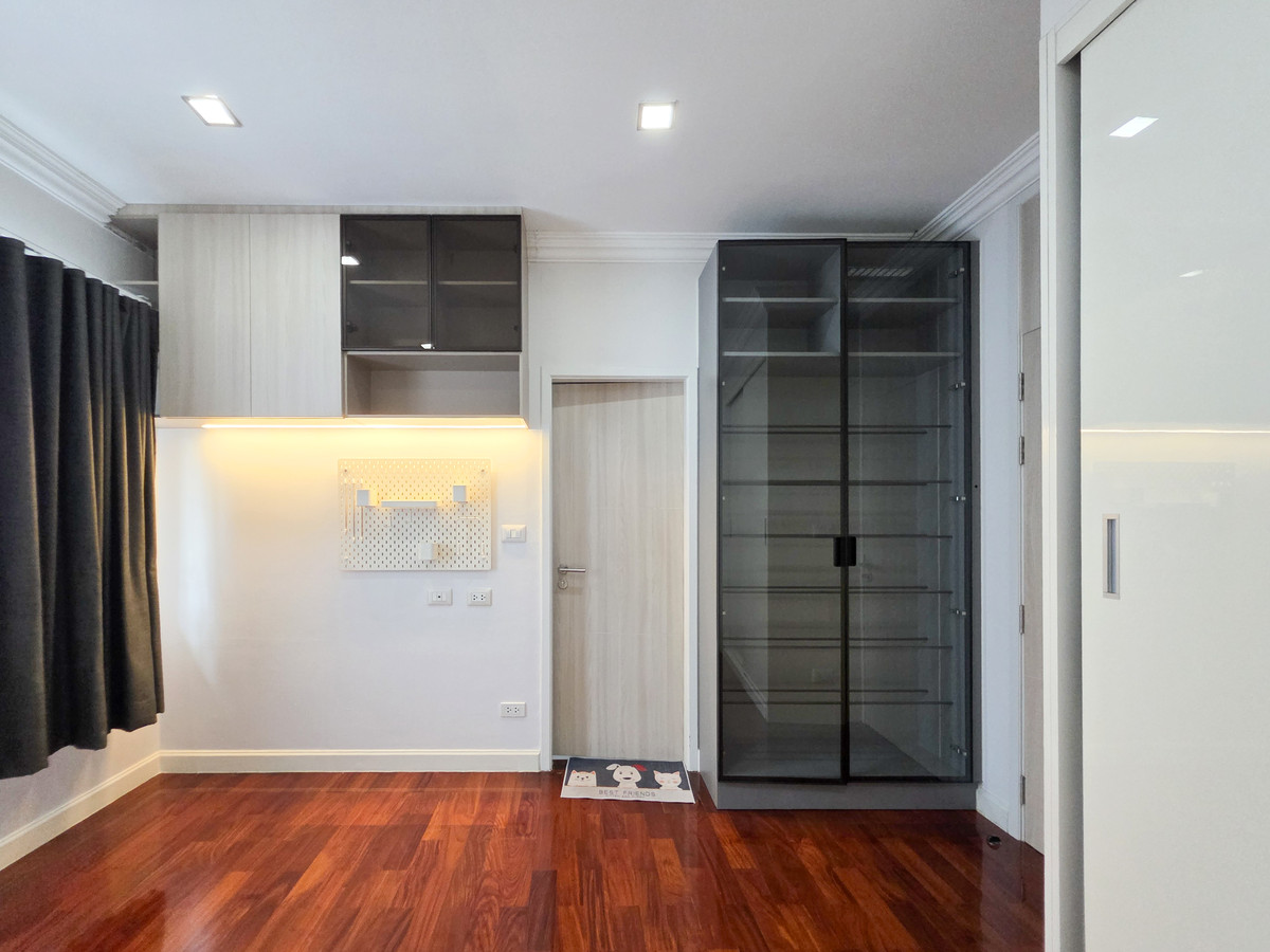 For RentHouseLadkrabang, Suwannaphum Airport : Single house for rent With private swimming pool Located near Rama 9 Expressway only 5 minutes, Suvarnabhumi Airport 15 minutes ✈️