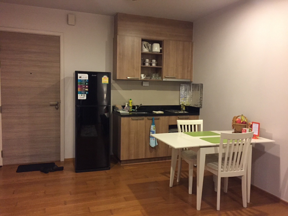For RentCondoWongwianyai, Charoennakor : (For rent) Condo Hive Taksin I 1-BR, High floor, GOOD PRICE!  Fully furnished + electrical appliances ㅡ Near 🚆BTS Wongwian Yai