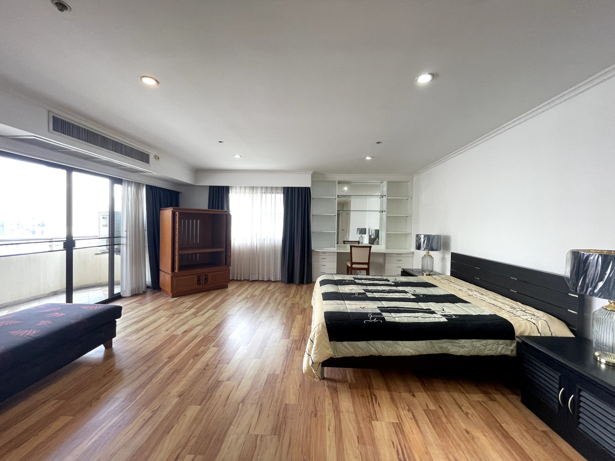 ให้เช่าคอนโดนานา : ให้เช่า คอนโด  Kallista Sukhumvit 11  3 ห้องนอน 315 ตร.ม.  big balcony