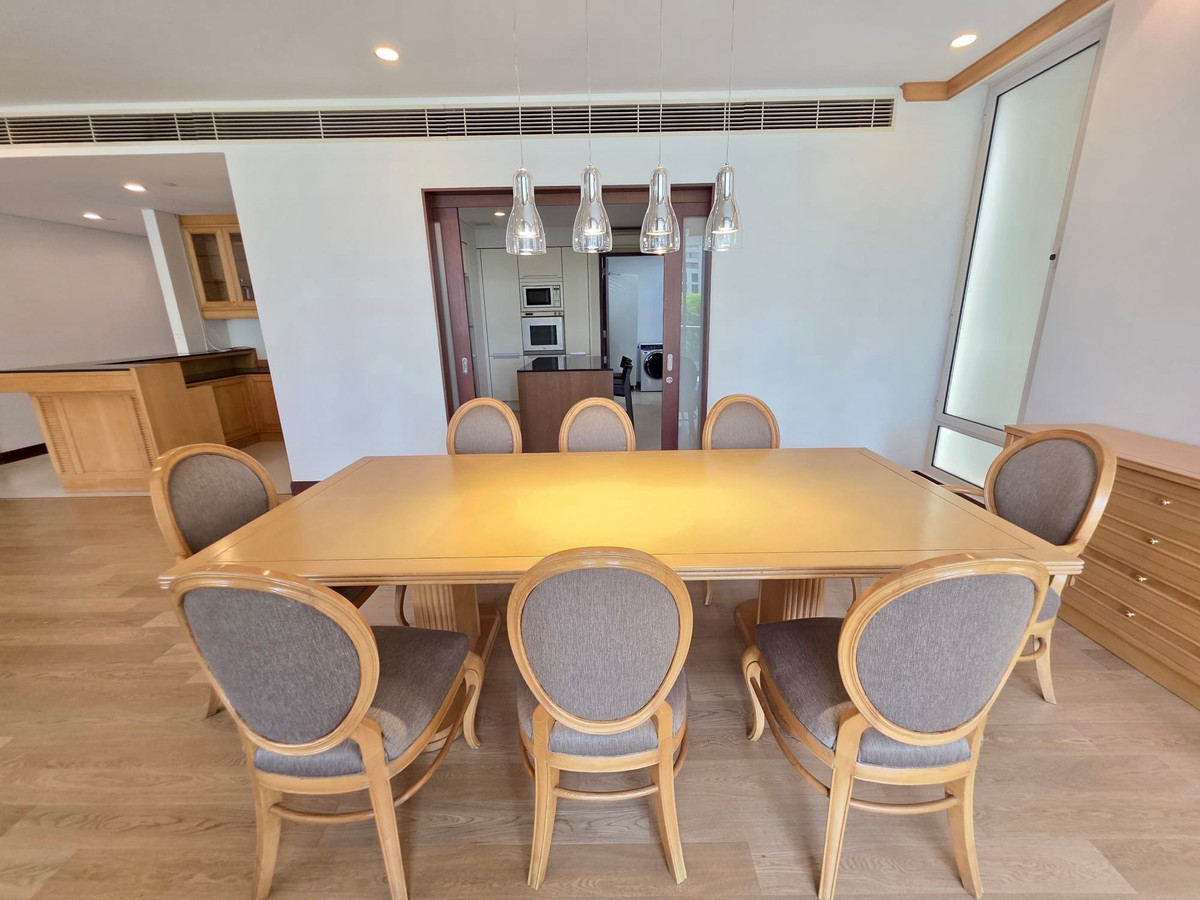 คอนโดวิทยุ ชิดลม หลังสวน : The Park Chidlom E2: 3+1bed 4bath + maid 258 sqm. 70,000,000 Rent: 200,000/mth Am: 0656199198