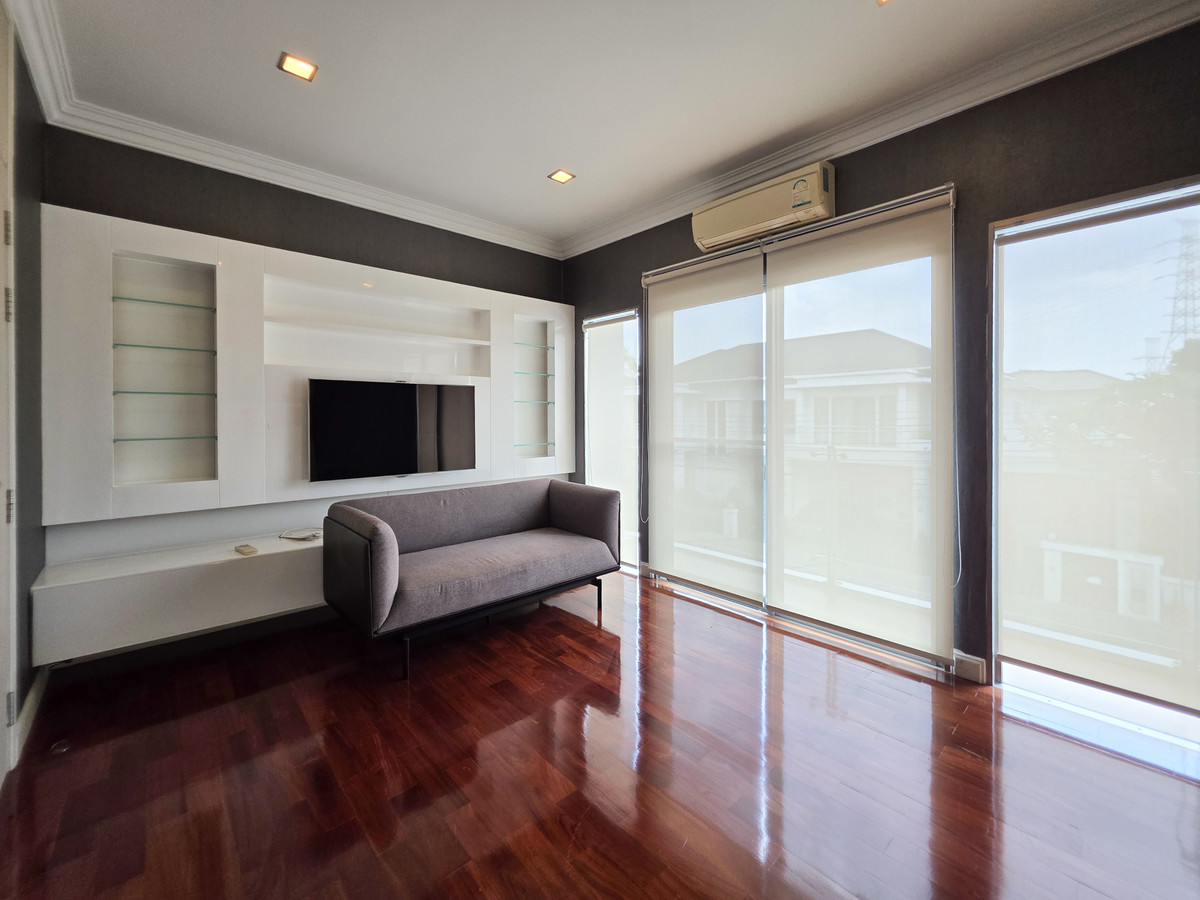 For RentHouseLadkrabang, Suwannaphum Airport : Single house for rent With private swimming pool Located near Rama 9 Expressway only 5 minutes, Suvarnabhumi Airport 15 minutes ✈️