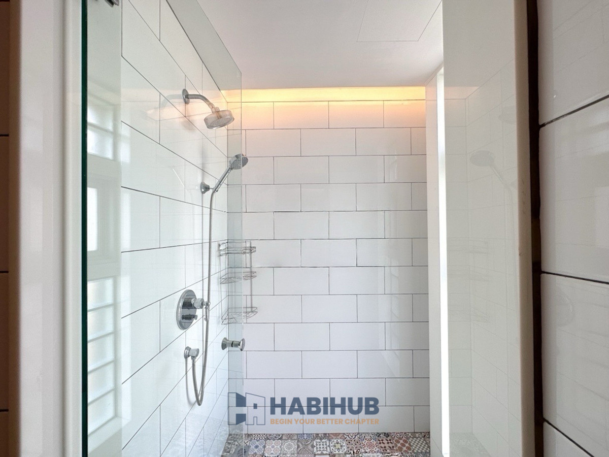 For SaleCondoOnnut, Udomsuk : 🏠✨ Penthouse Condominium 3 | 4 Bedroom Duplex Condo for Sale (HBH-HL-23)