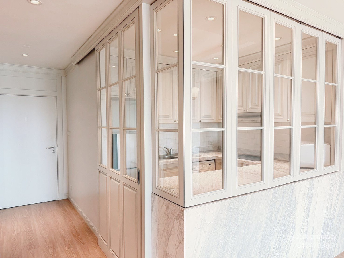 CondoSathorn, Narathiwat : ✨ **For sale - rent Condo Sathorn Garden (Sathorn Garden)** RB1749, luxury condo in the heart of Sathorn, very good location, convenient travel, next to the main road.