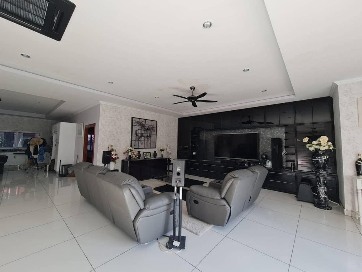 ขายบ้านพัทยา บางแสน ชลบุรี สัตหีบ : บ้านพร้อมที่ดิน แกรนด์ วัลเลย์ พัทยา / 4 ห้องนอน (ขาย), House with land Grand Valley Pattaya / 4 Bedrooms (FOR SALE) BEWN072